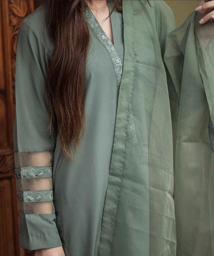 3 Pcs Women's Stitched Malai Georgette Solid Suit